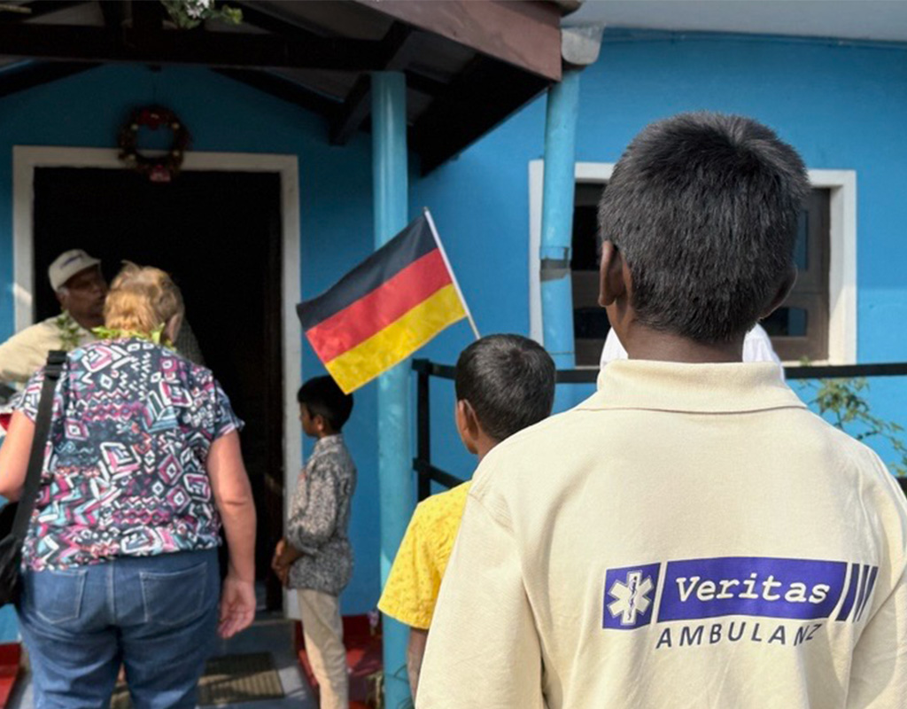 Einsatzkräfte der Veritas Ambulanz betreuen ein Event